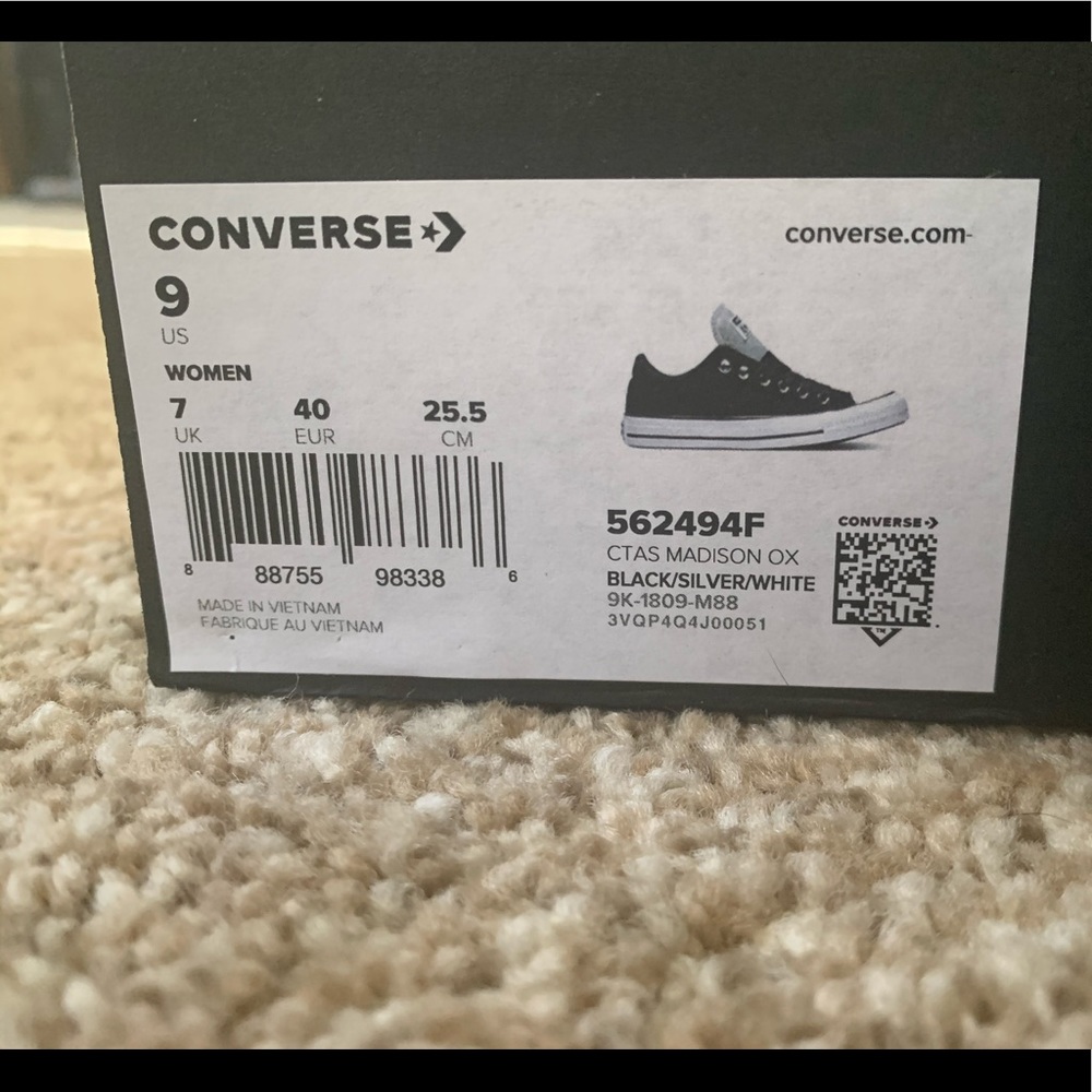 Converse women’s size 9